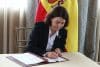 La secretaria de Estado de Cooperación Internacional de España, Eva Granados, firma un documento este martes, en Ciudad de Panamá (Panamá). EFE/ Carlos Lemos
