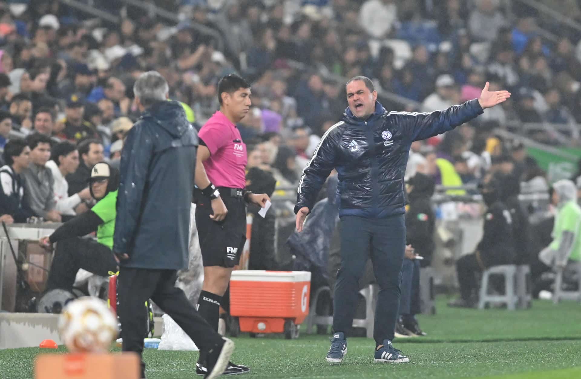 El entrenador André Jardine de América reacciona en el partido de ida de los cuartos de final de la Liga MX entre Monterrey y América en el estadio BBVA, en Guadalupe (México). Imagen de archivo. EFE/ Miguel Sierra