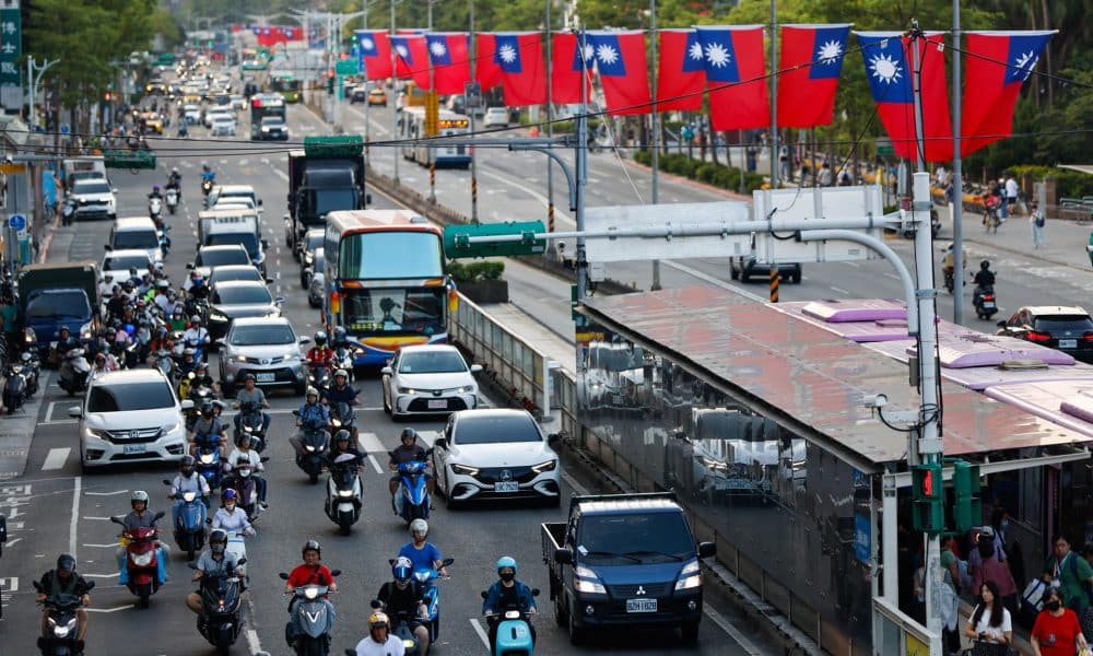 Archivo - TAIPÉI (Taiwán), 03/10/2025.- Banderas de Taiwán decoran las calles de la isla con motivo del Día Nacional. EFE/EPA/RITCHIE B. TONGO