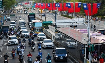 Archivo - TAIPÉI (Taiwán), 03/10/2025.- Banderas de Taiwán decoran las calles de la isla con motivo del Día Nacional. EFE/EPA/RITCHIE B. TONGO
