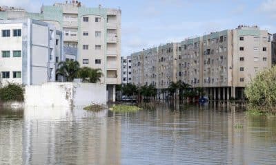 Imagen de ayer, domingo, de inundaciones en Alcazarquivir, Marruecos. EFE/EPA/JALAL MORCHIDI