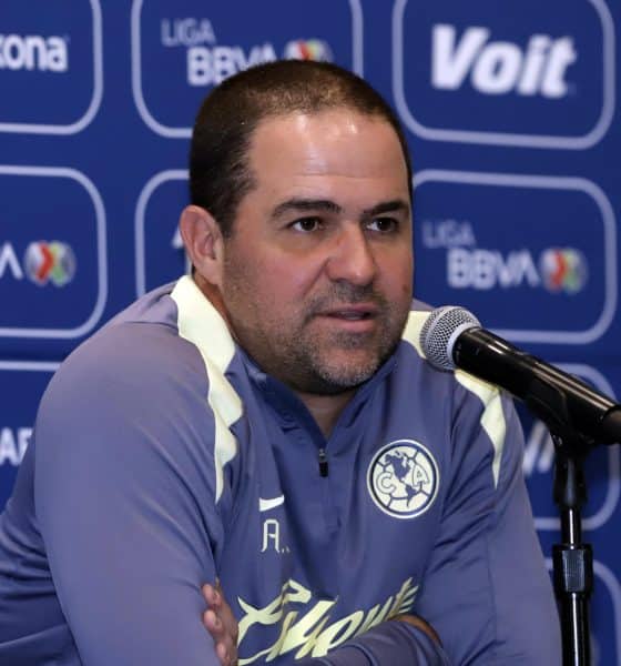 El entrenador de América, Andre Jardine, habla durante una rueda de prensa en Puebla (México). Fotografía de archivo. EFE/ Hilda Ríos