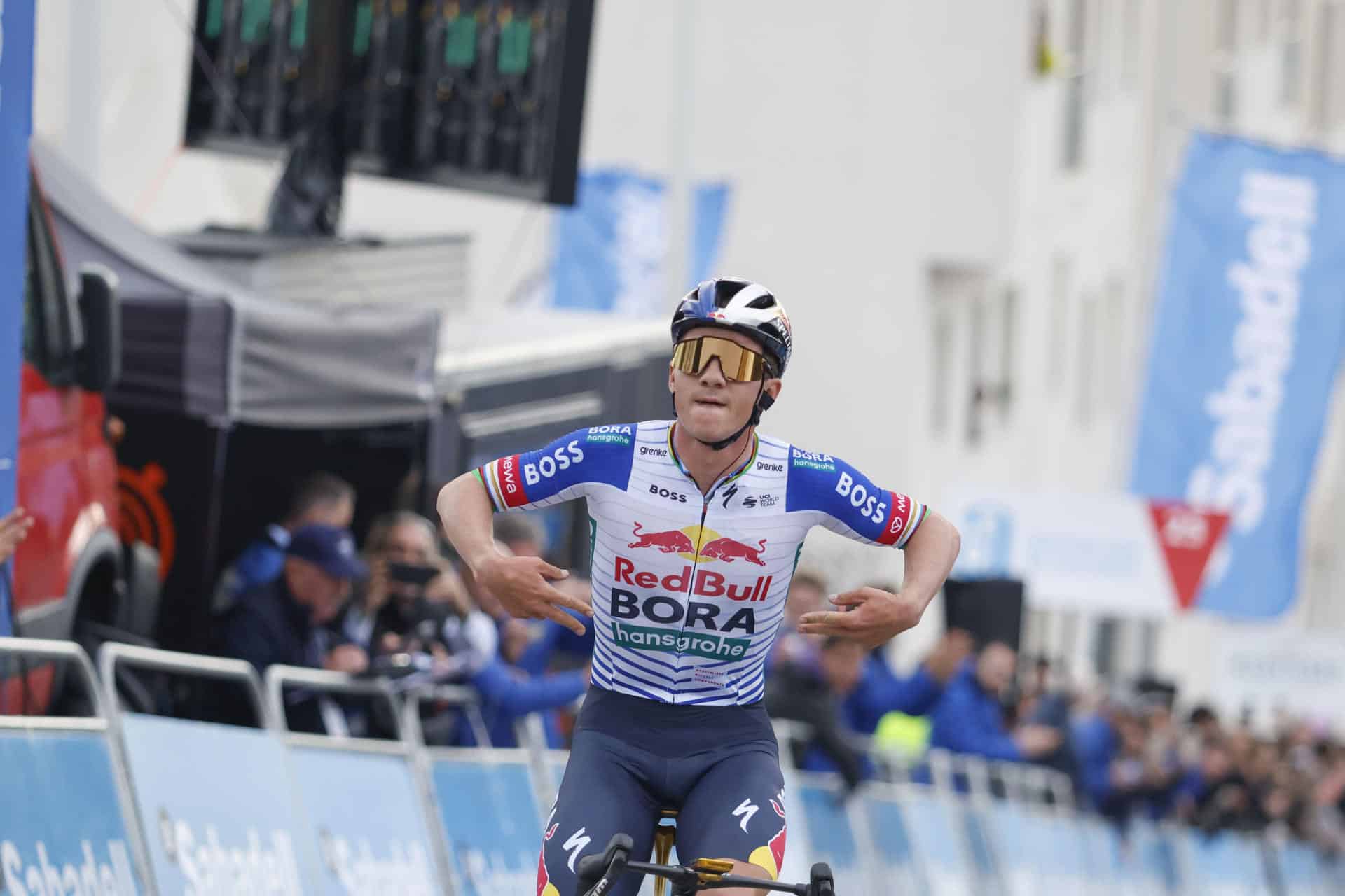 El ciclista belga Remco Evenepoel (RedBull Bora) se impone en la etapa reina de la Volta a la Comunitat Valenciana-GP Banc Sabadell, disputada este sábado entre La Nucía y Teulada de 172 kilómetros. EFE/ Pablo Miranzo
