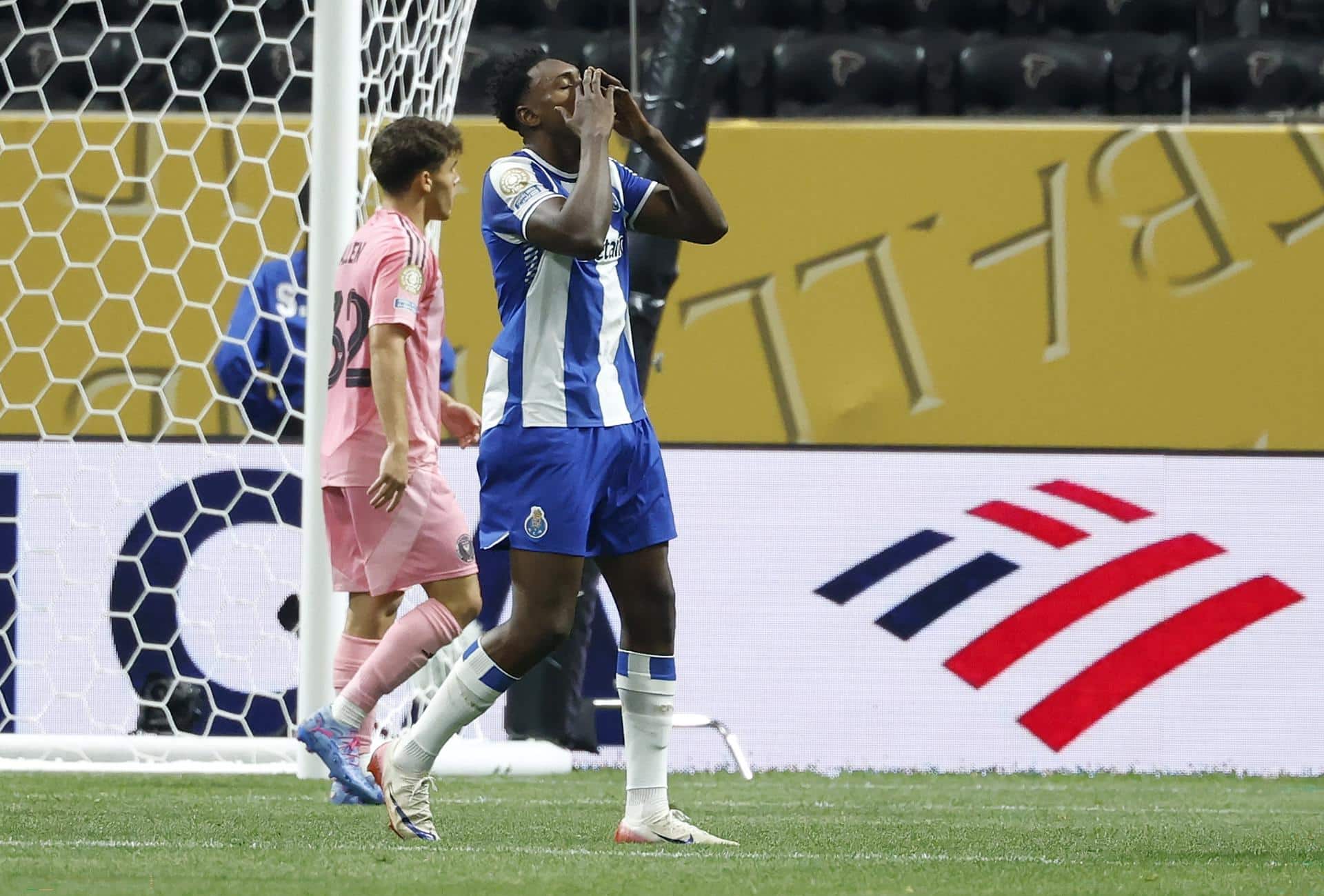 El jugado del Oporto Samu Aghehowaen foto de archivo de ERIK S. LESSER. EFE/EPA