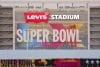 El precio de las entradas para el Super Bowl oscila entre los 3.100 y más de 18.000 dólares cuando falta un día para que los New England Patriots y los Seattle Seahawks se midan este 8 de febrero en el Levi's Stadium de Santa Clara (California). EFE/EPA/CHRIS TORRES
