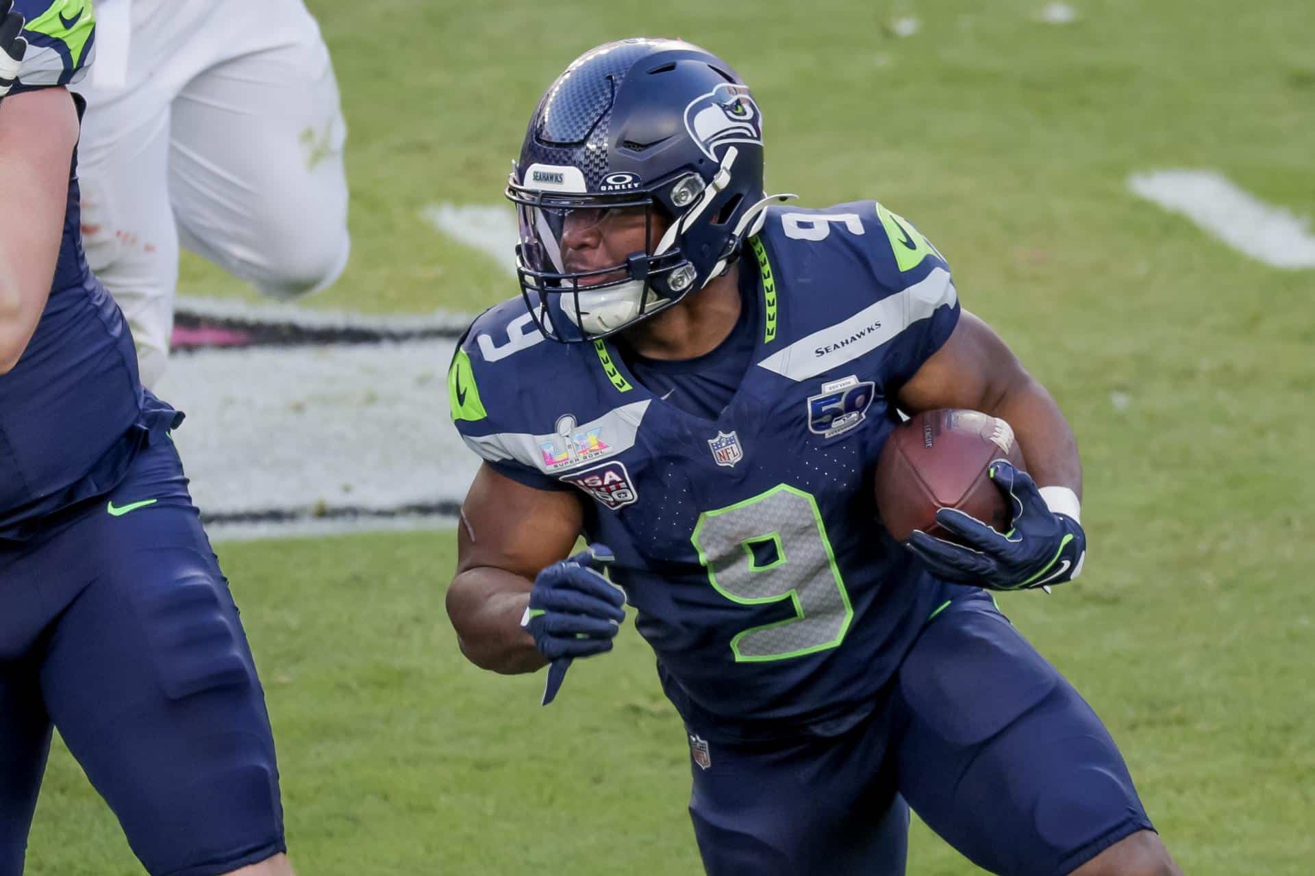 Kenneth Walker III, running back de los Seattle Seahawks, en acción contra los New England Patriots durante la primera mitad del Super Bowl LX jugado en el Levi's Stadium en Santa Clara, California (EE.UU.). EFE/CHRIS TORRES