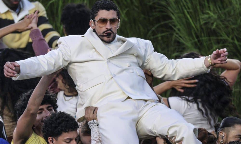 Bad Bunny actúa durante el Apple Music Super Bowl LX Halftime Show en el Levi’s Stadium en Santa Clara, California. EFE/CHRIS TORRES