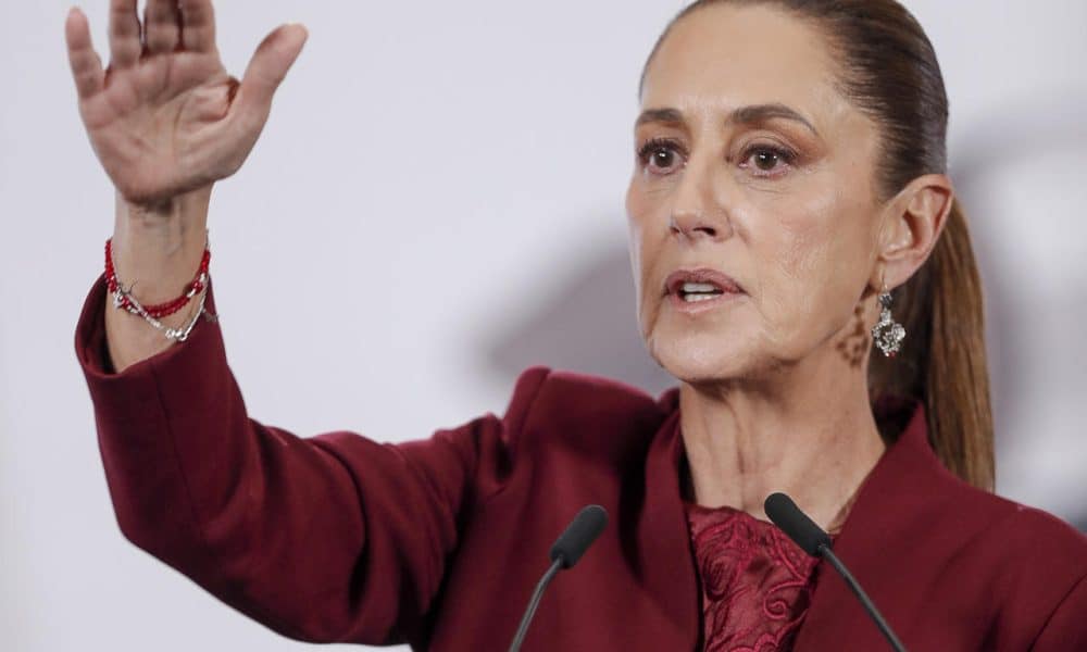 La presidenta de México,  Claudia Sheinbaum, participa en una rueda de prensa este jueves en Palacio Nacional de la Ciudad de México (México). EFE/ Isaac Esquivel
