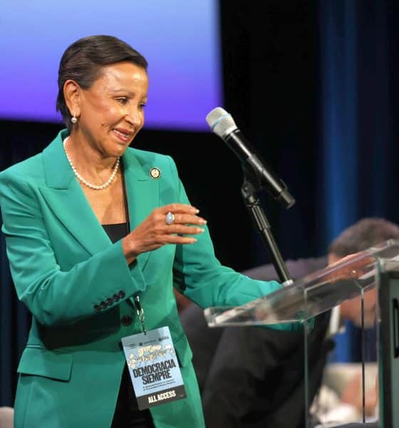 La congresista por el Distrito Congresional número 12 de Nueva York, Nydia Velázquez, habla en un evento en Nueva York (Estados Unidos). Imagen de archivo. EFE/ Alberto Boal