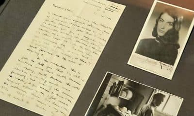 Una muestra de los Archivos Nacionales británicos invita a los visitantes a descubrir cartas de amor que han sobrevivido a siglos de guerras o al olvido. EFE/ Guillermo Garrido Serrano