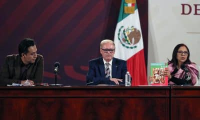 Imagen de archivo del extitular de la Dirección General de Materiales Educativos (DGME) Marx Arriaga (i). EFE/Sáshenka Gutiérrez