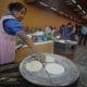 Fotografía de archivo donde aparece una mujer mientras prepara tortillas de maíz. EFE/Isaac Esquivel