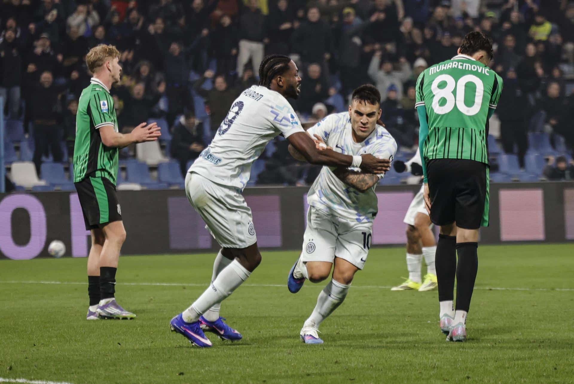 El jugador del Inter Lautaro Martinez celebra un gol durante el partido de la Serie A que han jugado US Sassuolo e FC Inter Milan en el Mapei Stadium en Reggio Emilia,Italia. EFE/EPA/ELISABETTA BARACCHI