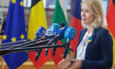 La Alta Representante de la Unión Europea para Asuntos Exteriores y Política de Seguridad, Kaja Kallas, habla con la prensa al inicio de un Consejo de Asuntos Exteriores en Bruselas, Bélgica, 23 de enero de 2026. Los jefes de Asuntos Exteriores de la UE se reúnen con un intercambio de puntos de vista con el Ministro de Asuntos Exteriores de Ucrania, Andrii Sybiha, quien participará a través de VTC. El Consejo discutirá luego la guerra de Rusia contra Ucrania. Durante el almuerzo, los ministros de la UE intercambiarán informalmente puntos de vista con el Alto Representante para Gaza, Nickolay Mladenov. Finalmente, el Consejo discutirá la situación en Oriente Medio. (Bélgica, Rusia, Ucrania, Bruselas) EFE/EPA/OLIVIER MATTHYS