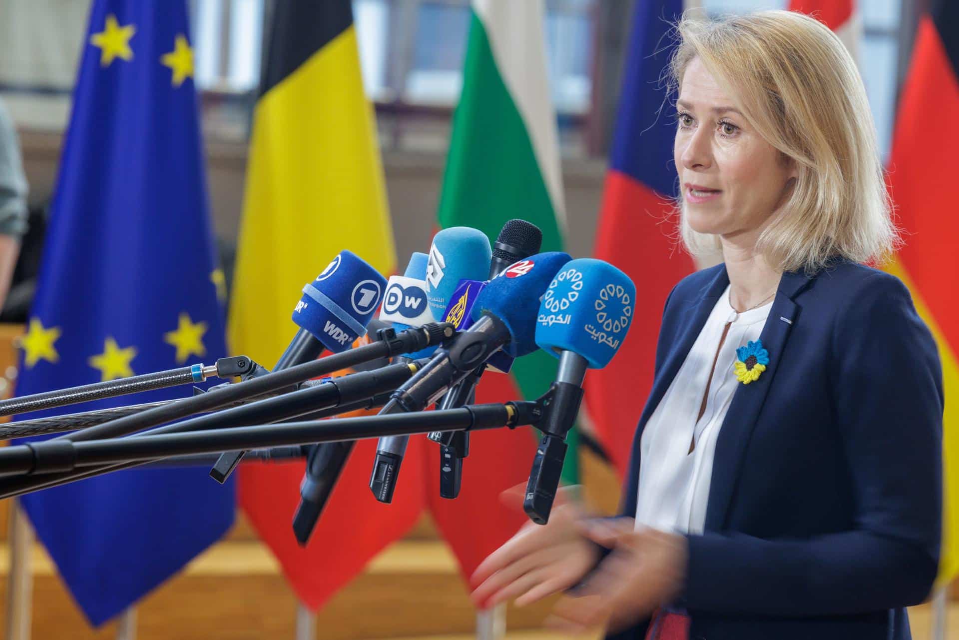 La Alta Representante de la Unión Europea para Asuntos Exteriores y Política de Seguridad, Kaja Kallas, habla con la prensa al inicio de un Consejo de Asuntos Exteriores en Bruselas, Bélgica, 23 de enero de 2026. Los jefes de Asuntos Exteriores de la UE se reúnen con un intercambio de puntos de vista con el Ministro de Asuntos Exteriores de Ucrania, Andrii Sybiha, quien participará a través de VTC. El Consejo discutirá luego la guerra de Rusia contra Ucrania. Durante el almuerzo, los ministros de la UE intercambiarán informalmente puntos de vista con el Alto Representante para Gaza, Nickolay Mladenov. Finalmente, el Consejo discutirá la situación en Oriente Medio. (Bélgica, Rusia, Ucrania, Bruselas) EFE/EPA/OLIVIER MATTHYS