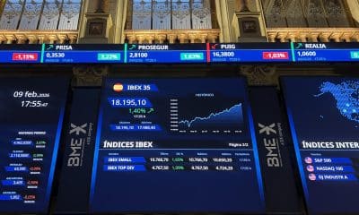 MADRID, 09/02/2026.- La bolsa española ha registrado este lunes un nuevo máximo histórico al cierre en 18.195,1 puntos con una subida del 1,4 %, apoyado en el avance de la banca y de las plazas europeas. El índice de referencia del mercado español, el IBEX 35, ha ganado 251,8 puntos, ese 1,4 %, hasta los 18.195,1 puntos. EFE/ Altea Tejido Sánchez