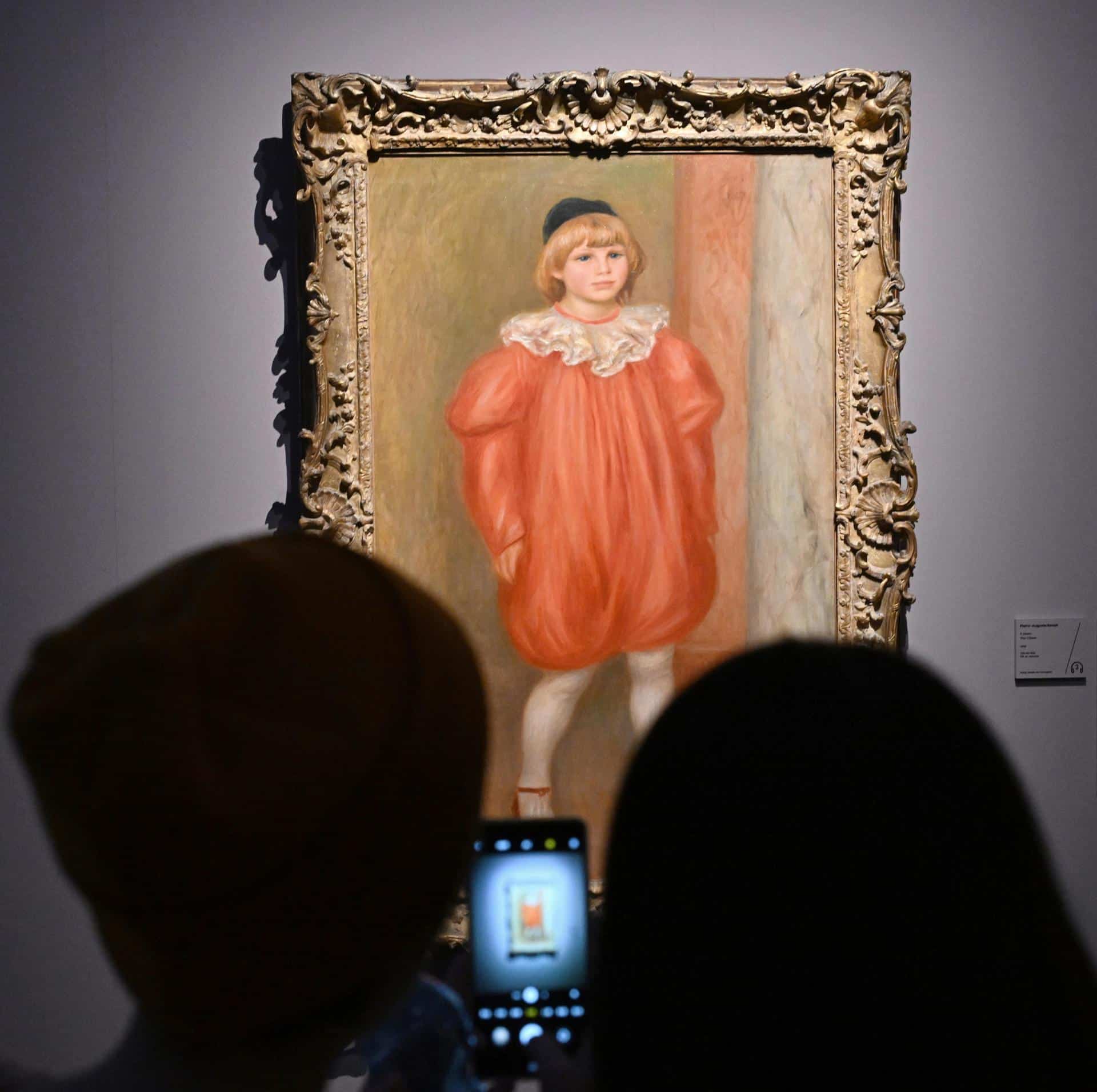 El cuadro 'The Clown' de Auguste Renoir en una exposición en Milán (Italia). EFE/EPA/Daniel Dal Zennaro