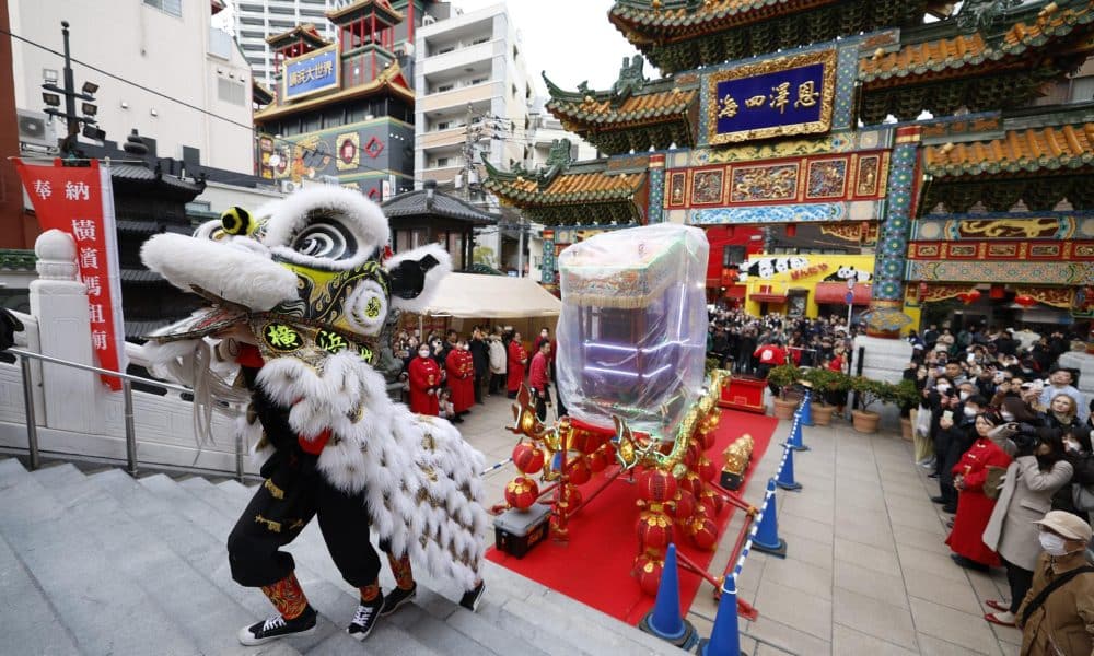 YOKOHAMA (Japón), 17/02/2026.- Celebraciones con motivo del Año Nuevo lunar en el barrio chino más grande de Japón, situado en Yokohama. EFE/EPA/FRANCK ROBICHON