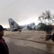 Fotografía cedida por Noticias San Roque D7 donde se muestra un avión militar de carga accidentado este viernes en El Alto (Bolivia). EFE/ Noticias San Roque D7
