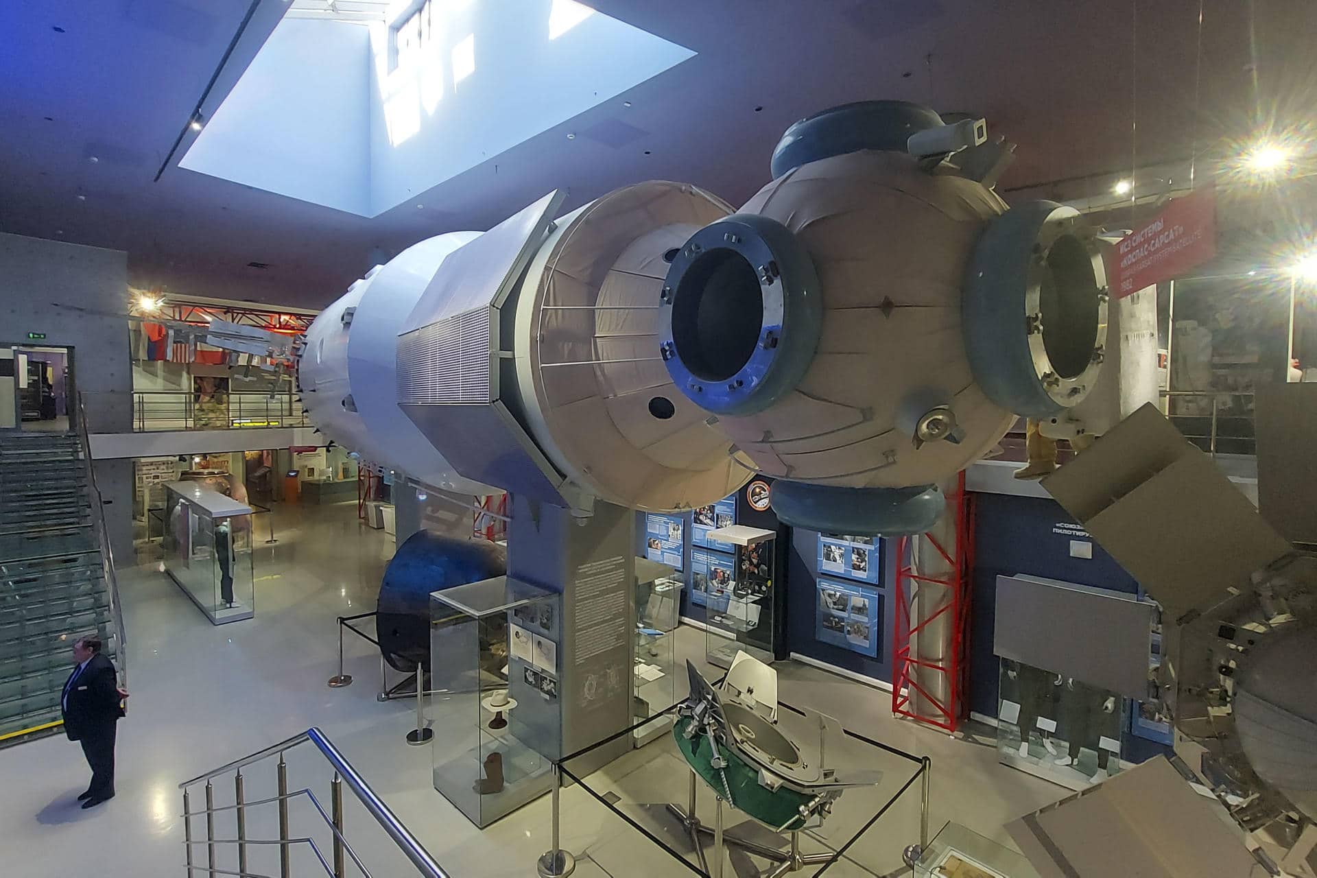 La estación espacial soviética MIR, la primera plataforma multimodular tripulada de la historia que fue puesta en órbita hace 40 años, sentó las premisas para la creación de la Estación Espacial Internacional (EEI) y fue testigo del ocaso y la desintegración de la Unión Soviética. EFE/Fernando Salcines Atte