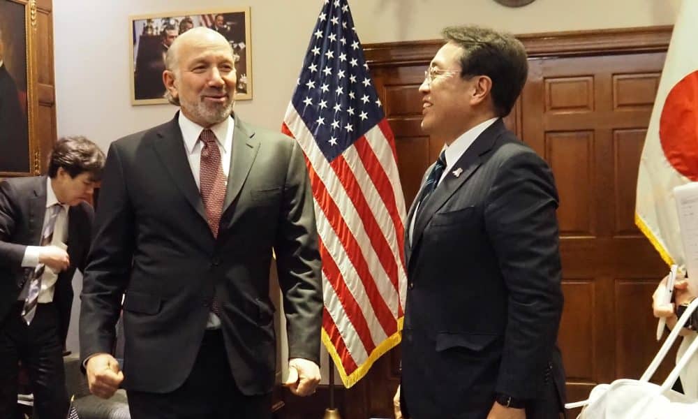 WASHINGTON (Estados Unidos), 12/02/2026.- Fotografía tomada de la cuenta oficial @meti_NIPPON en la red social X del Ministerio de Economía, Comercio e Industria de Japón donde se observa al ministro de Industria de Japón, Ryosei Akazawa (d), con el secretario de Comercio de EE.UU., Howard Lutnick (i). EFE/ @meti_nippon / SOLO USO EDITORIAL/ NO VENTAS/ SOLO DISPONIBLE PARA ILUSTRAR LA NOTICIA QUE ACOMPAÑA (CRÉDITO OBLIGATORIO)