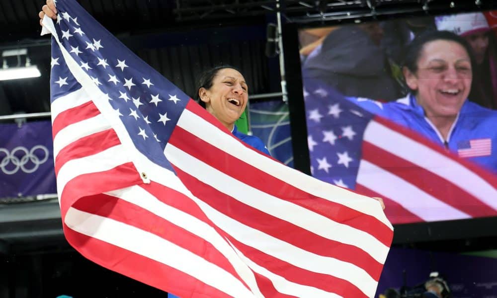 La veterana piloto estadounidense Elana Meyers Taylor logró este lunes su sexta medalla olímpica y la primera de oro en bobsleigh femenino al ser la mejor en la prueba de monobob de los Juegos Olímpicos de invierno de Milán-Cortina 2026. EFE/EPA/ANDREA SOLERO