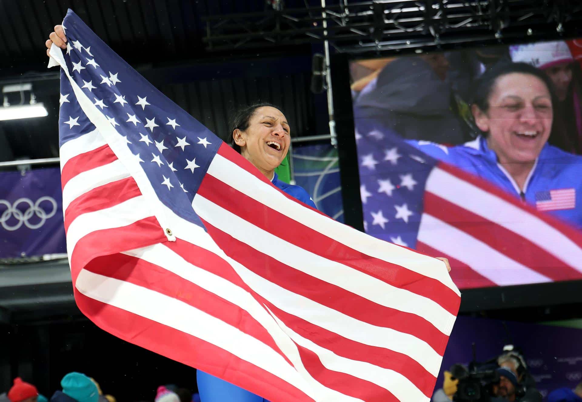 La veterana piloto estadounidense Elana Meyers Taylor logró este lunes su sexta medalla olímpica y la primera de oro en bobsleigh femenino al ser la mejor en la prueba de monobob de los Juegos Olímpicos de invierno de Milán-Cortina 2026. EFE/EPA/ANDREA SOLERO
