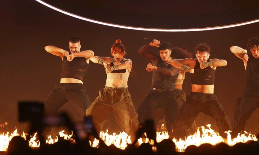 El cantante Kenneth durante su actuación en la primera semifinal del Benidorm Fest 2026 que se celebró este martes. EFE/RTVE/Roberto Moreno SÓLO USO EDITORIAL, PERMITIDO SU USO SÓLO EN RELACIÓN A LA INFORMACIÓN QUE APARECE EN EL PIE DE FOTO (CRÉDITO OBLIGATORIO)