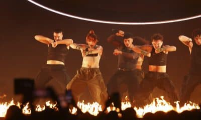 El cantante Kenneth durante su actuación en la primera semifinal del Benidorm Fest 2026 que se celebró este martes. EFE/RTVE/Roberto Moreno SÓLO USO EDITORIAL, PERMITIDO SU USO SÓLO EN RELACIÓN A LA INFORMACIÓN QUE APARECE EN EL PIE DE FOTO (CRÉDITO OBLIGATORIO)