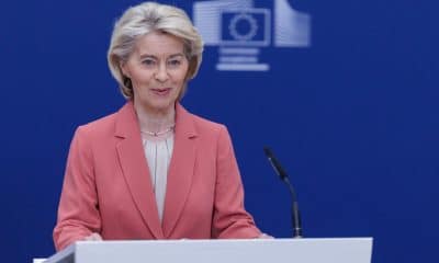 La presidenta de la Comisión Europea, Ursula von der Leyen, informa a la prensa sobre los últimos desarrollos en cuanto a Mercosur. EFE/EPA/OLIVIER MATTHYS
 
//////////
 
BELGIUM (BRUSSELS), 27/02/2026.- European Commission President Ursula von der Leyen briefs the press on the latest developments regarding Mercosur at the European Commission in Brussels, Belgium, 27 February 2026. (Bélgica, Bruselas) EFE/EPA/OLIVIER MATTHYS