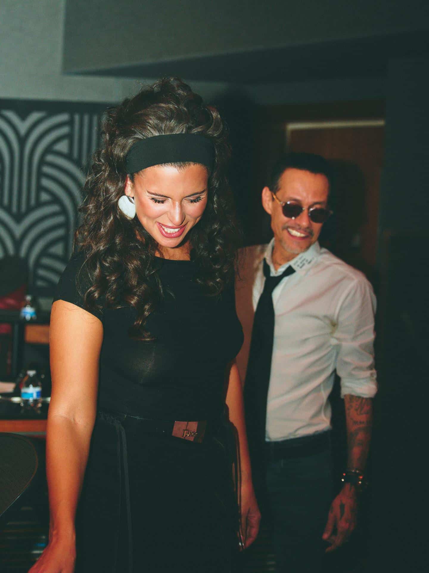 Fotografía tomada de la cuenta en la red social Facebook del cantante estadounidense de origen puertorriqueño Marc Anthony (officialmarcanthony) donde aparece con la cantante argentina Nathy Peluso quienes unieron sus voces para lanzar el tema de salsa, 'Como en el Idilio'. EFE/FB/officialmarcanthony /SOLO USO EDITORIAL /NO VENTAS /SOLO DISPONIBLE PARA ILUSTRAR LA NOTICIA QUE ACOMPAÑA /CRÉDITO OBLIGATORIO