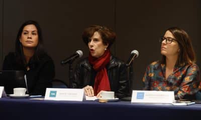 La directora general de México Unido contra la delincuencia Luisa Sánchez (i), la periodista Denisse Dresser (c) y la directora para las Américas de Human Rights Watch (HRW), Juanita Goebertus (d), participan en una rueda de prensa este miércoles en Ciudad de México (México). EFE/ Sáshenka Gutiérrez