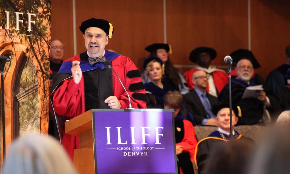 Fotografía del 6 de febrero de 2026 del archivo personal del teólogo cubanoestadounidense Miguel A. De La Torre hablando en la Escuela de Teología Iliff en Denver (EE.UU.). EFE/ Miguel A. de La Torre /SOLO USO EDITORIAL/ NO VENTAS/ SOLO DISPONIBLE PARA ILUSTRAR LA NOTICIA QUE ACOMPAÑA (CRÉDITO OBLIGATORIO)