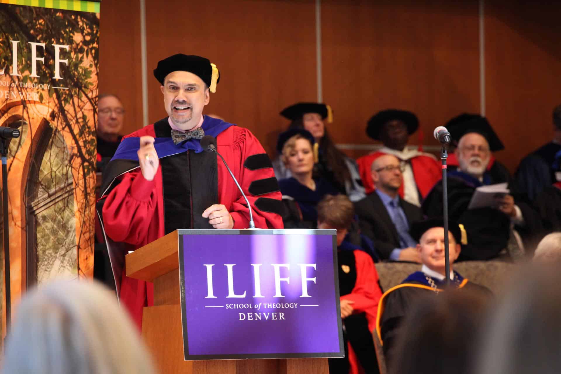 Fotografía del 6 de febrero de 2026 del archivo personal del teólogo cubanoestadounidense Miguel A. De La Torre hablando en la Escuela de Teología Iliff en Denver (EE.UU.). EFE/ Miguel A. de La Torre /SOLO USO EDITORIAL/ NO VENTAS/ SOLO DISPONIBLE PARA ILUSTRAR LA NOTICIA QUE ACOMPAÑA (CRÉDITO OBLIGATORIO)