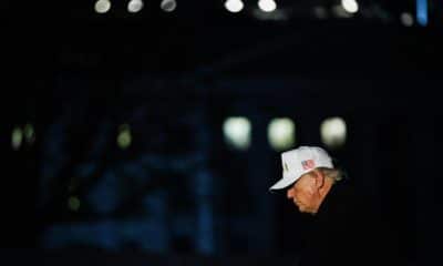 El presidente de Estados Unidos, Donald Trump, camina hacia la Casa Blanca tras aterrizar en el South Lawn a bordo del Marine One en Washington D.C., EE. UU., el 1 de febrero de 2026. El presidente regresó de Mar-a-Lago, en Florida. EFE/SAMUEL CORUM