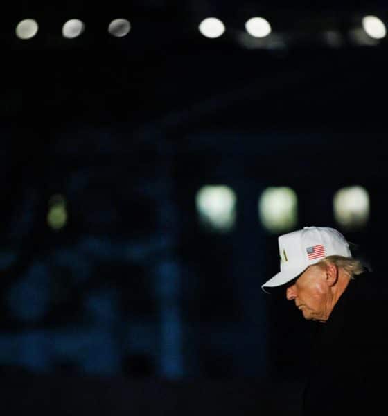 El presidente de Estados Unidos, Donald Trump, camina hacia la Casa Blanca tras aterrizar en el South Lawn a bordo del Marine One en Washington D.C., EE. UU., el 1 de febrero de 2026. El presidente regresó de Mar-a-Lago, en Florida. EFE/SAMUEL CORUM