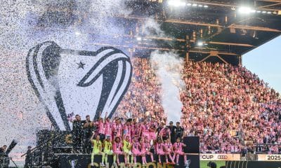 El Inter Miami celebra la Copa de la MLS conseguida el pasado 6 de diciembre ante Vancouver Whitecaps FC, en Fort Lauderdale. EFE/EPA/CRISTOBAL HERRERA-ULASHKEVICH