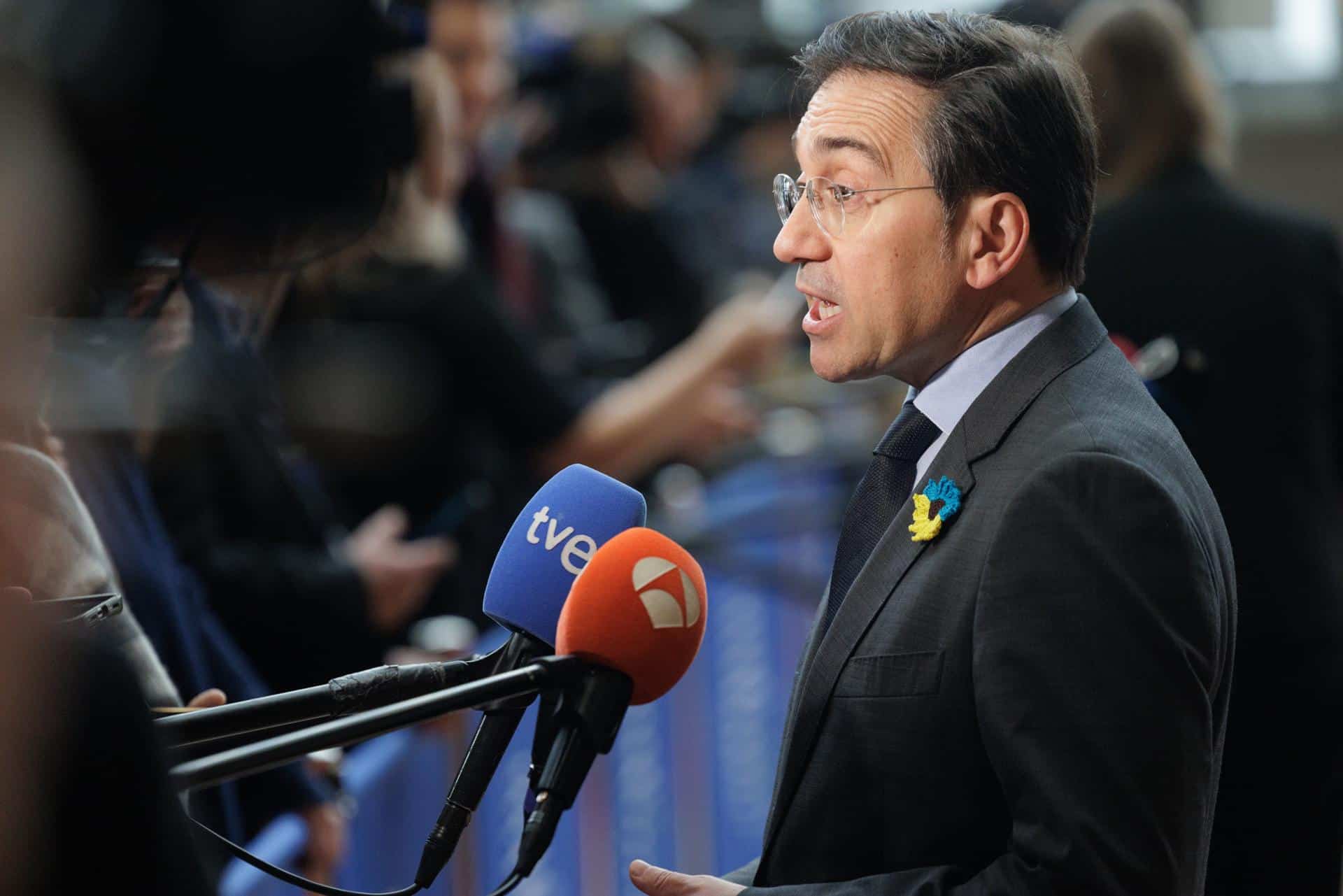 El ministro de Asuntos Exteriores de España, Jose Manuel Albares Bueno, habla a la prensa al inicio de un Consejo de Asuntos Exteriores en Bruselas, Bélgica, 23 de febrero de 2026.  EFE/EPA/OLIVIER MATTHYS