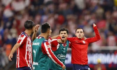 Jugadores de Guadalajara celebran al finalizar un partido de la Liga MX entre Guadalajara y América disputado en el Estadio Akron, en Guadalajara (México). Imagen de archivo. EFE/ Francisco Guasco