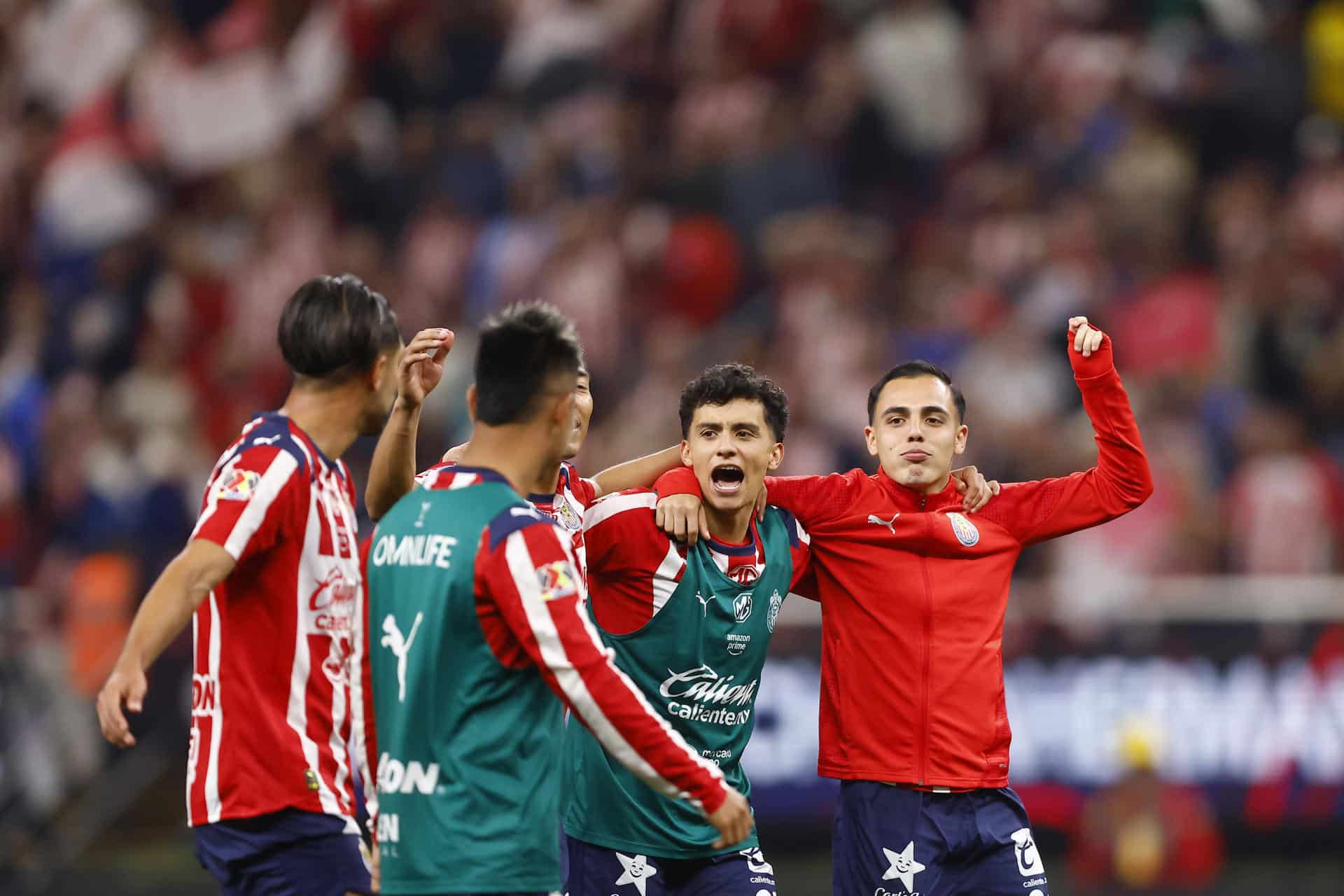 Jugadores de Guadalajara celebran al finalizar un partido de la Liga MX entre Guadalajara y América disputado en el Estadio Akron, en Guadalajara (México). Imagen de archivo. EFE/ Francisco Guasco