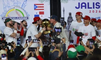 Los jugadores de México Rojo celebran su triunfo ante México Verde tras un partido de la final de La Serie del Caribe de Béisbol 2026 celebrado este sábado en el Estadio Panamericano Charros de Jalisco en Guadalajara (México). EFE/ Francisco Guasco