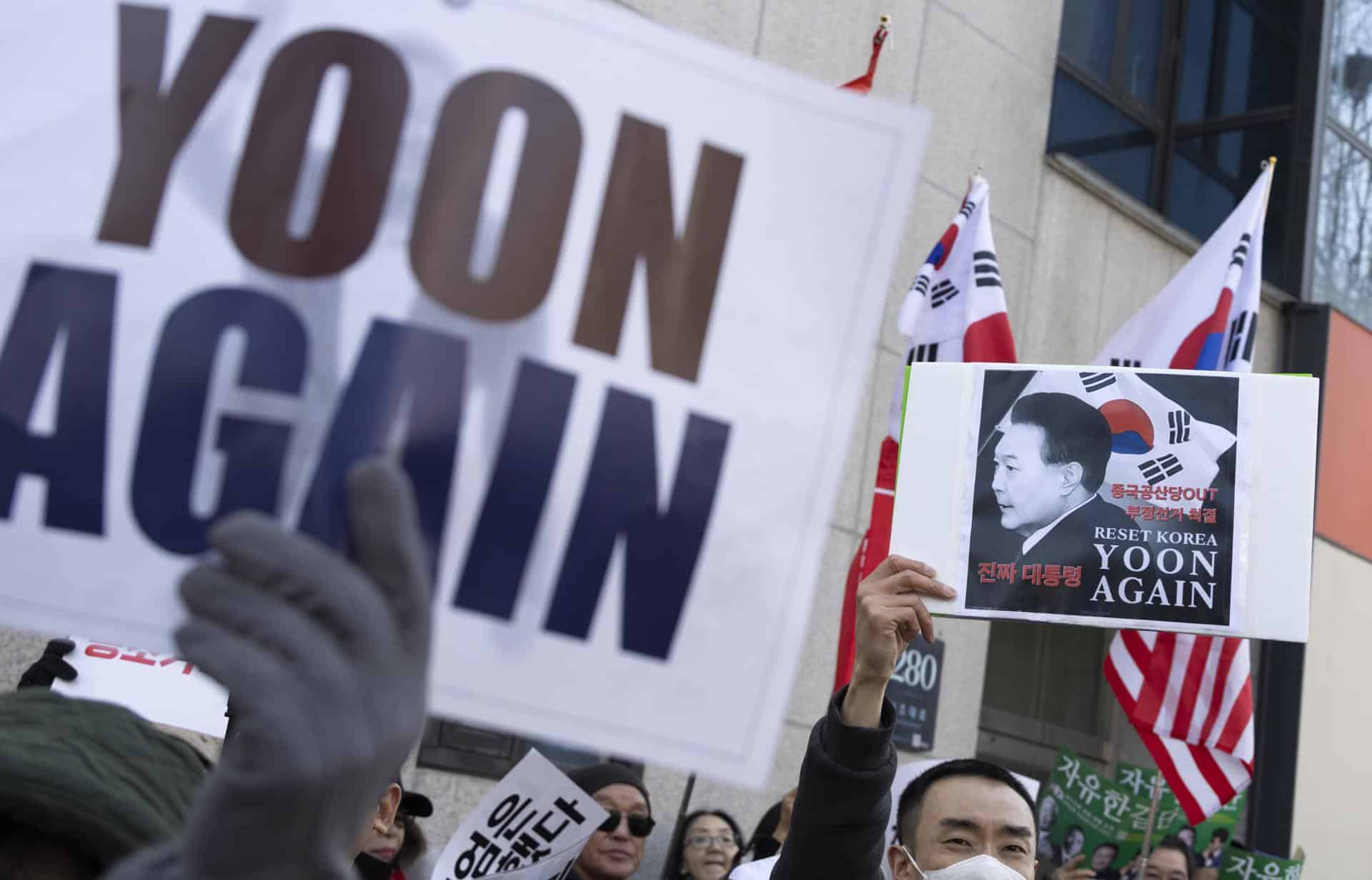 Seoul, 19/02/2026.- Simpatizantes del expresidente de Corea del Sur Yoon Suk Yeol en una manifestación en Seúl. EFE/EPA/JEON HEON-KYUN