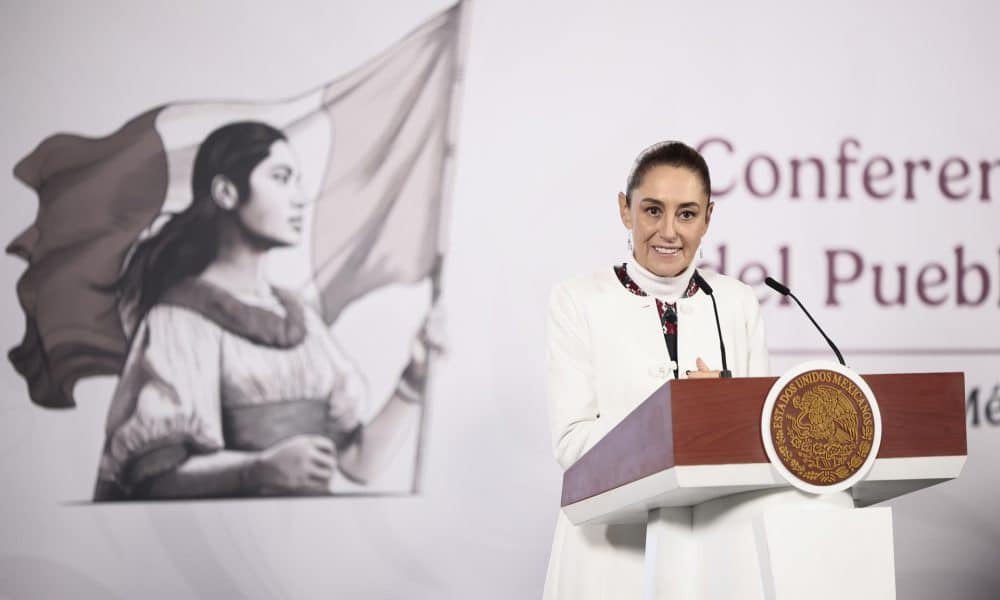 La presidenta de México, Claudia Sheinbaum, habla durante una rueda de prensa este martes, en Palacio Nacional de Ciudad de México (México). EFE/José Méndez