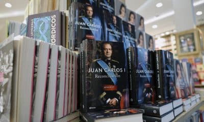 El libro de memorias del rey Juan Carlos I, padre de Felipe VI, titulado 'Reconciliación', llega a las librerías en español. EFE/ Mariscal