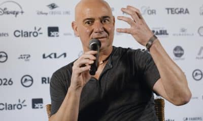 El extenista estadounidense Andre Agassi habla en una rueda de prensa en Río de Janeiro (Brasil). EFE/ Antonio Lacerda