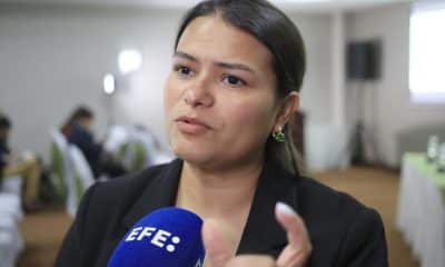 La asesora legal del Centro de Estudios para la Democracia (Cespad), Osiris Payes, habla durante una rueda de prensa este martes, en Tegucigalpa (Honduras). EFE/Gustavo Amador