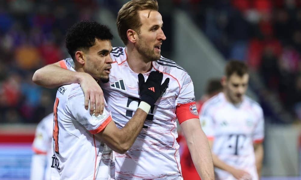 El colombiano Luis Díaz junto al inglés Harry Kane, jugadores del Bayern Múnich. EFE/EPA/RONALD WITTEK