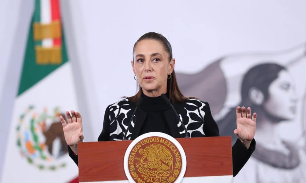 La presidenta de México, Claudia Sheinbaum, habla en una rueda de prensa este miércoles, en el Palacio Nacional de Ciudad de México (México). EFE/ Mario Guzmán