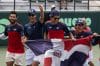 Integrantes del equipo dominicano celebran este sábado en Santo Domingo la victoria maciza en la serie de Copa Davis sobre Letonia. EFE/Orlando Barría
