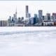 Fotografía que muestra el congelado lago Ontario este lunes, en Toronto (Canadá). EFE/ Julio César Rivas